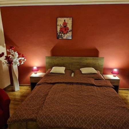 Matyas Apartman Tata Zewnętrze zdjęcie