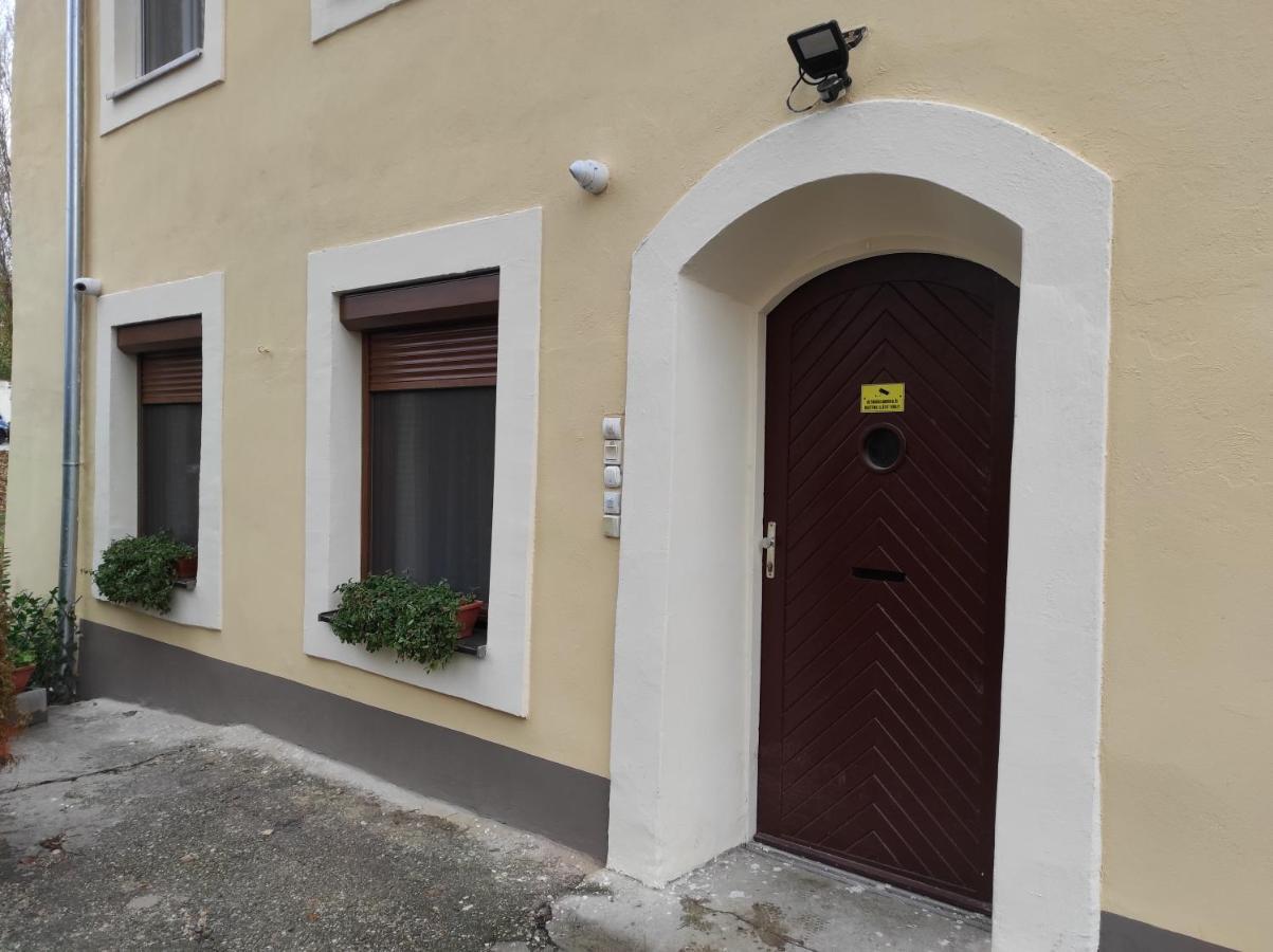 Matyas Apartman Tata Zewnętrze zdjęcie