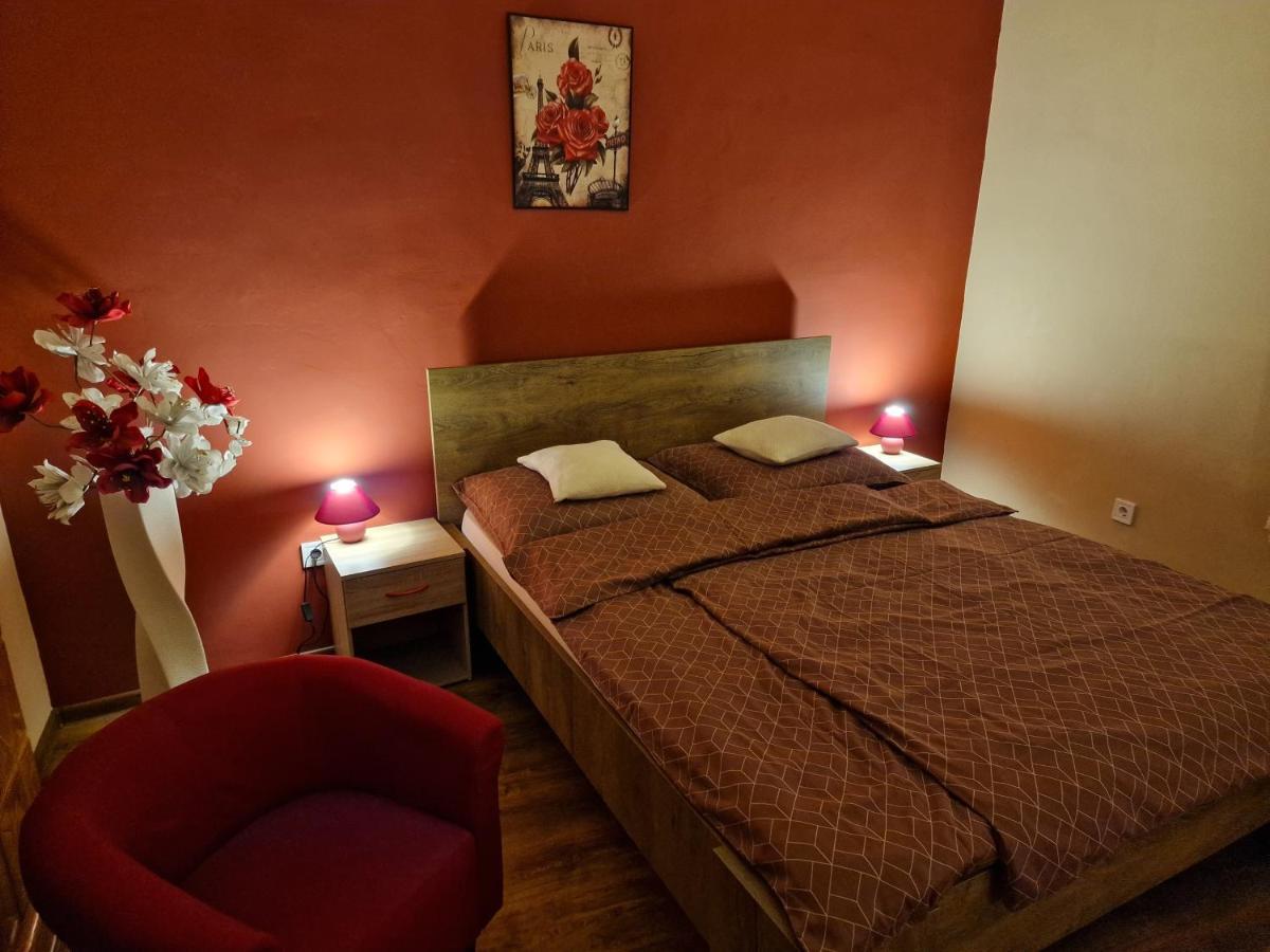 Matyas Apartman Tata Zewnętrze zdjęcie