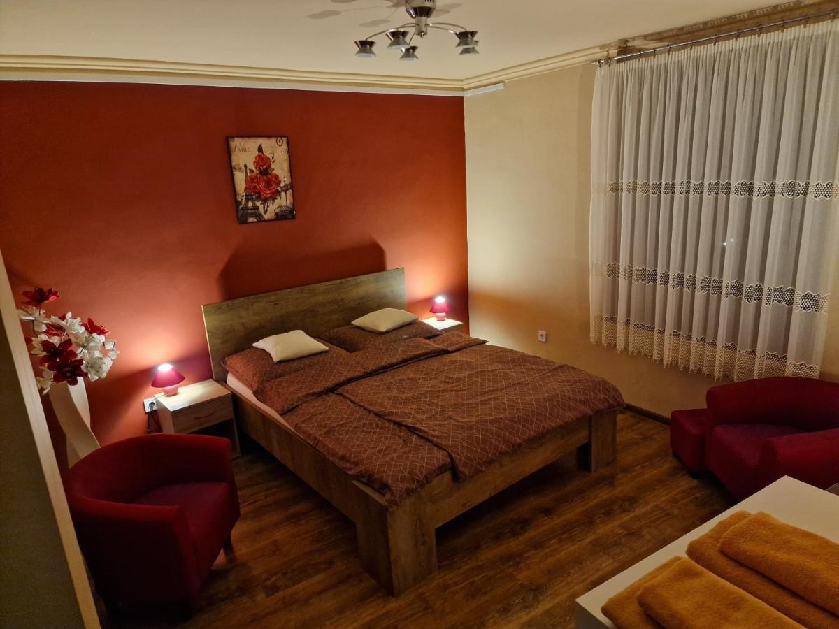 Matyas Apartman Tata Zewnętrze zdjęcie