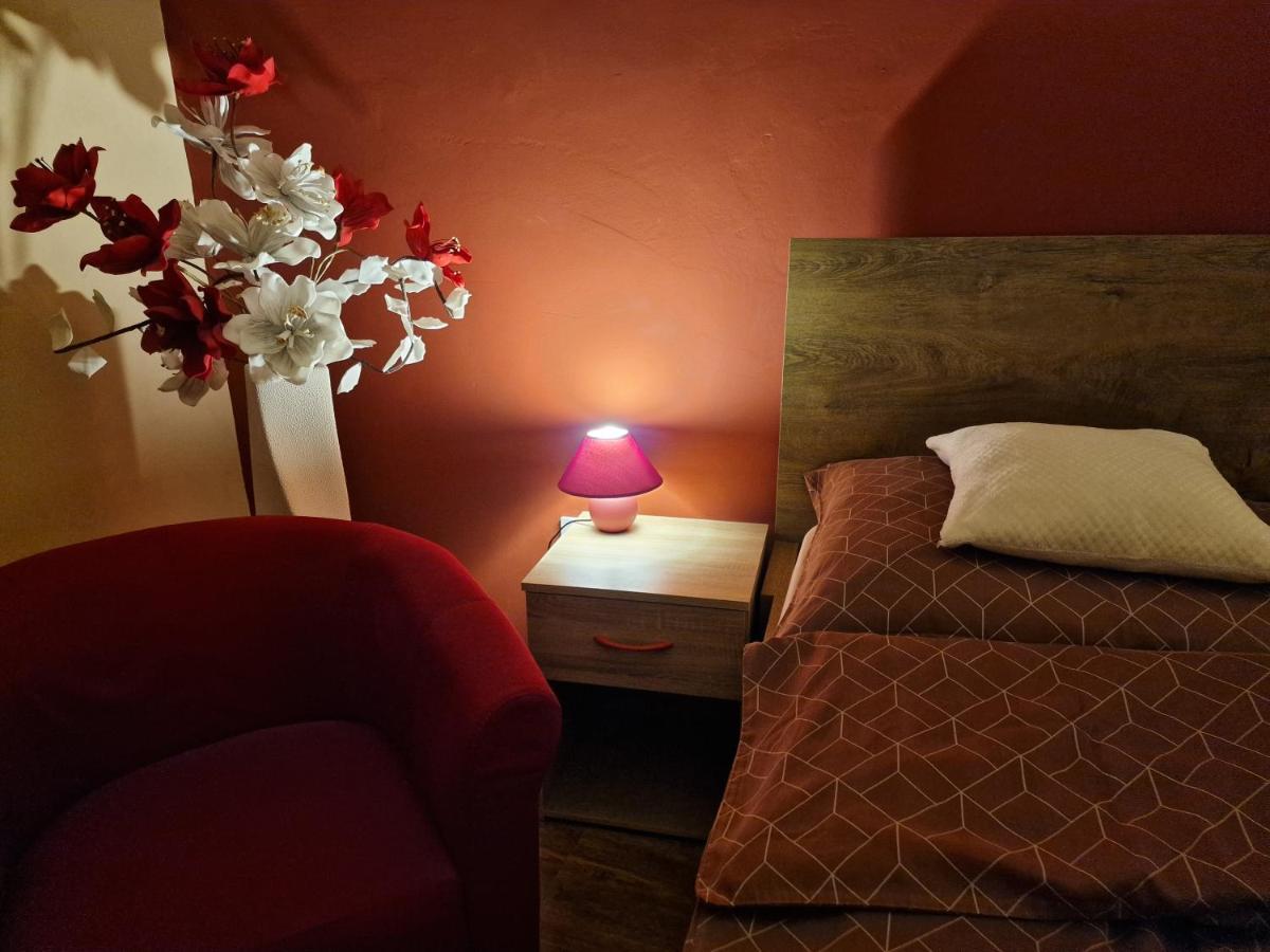Matyas Apartman Tata Zewnętrze zdjęcie