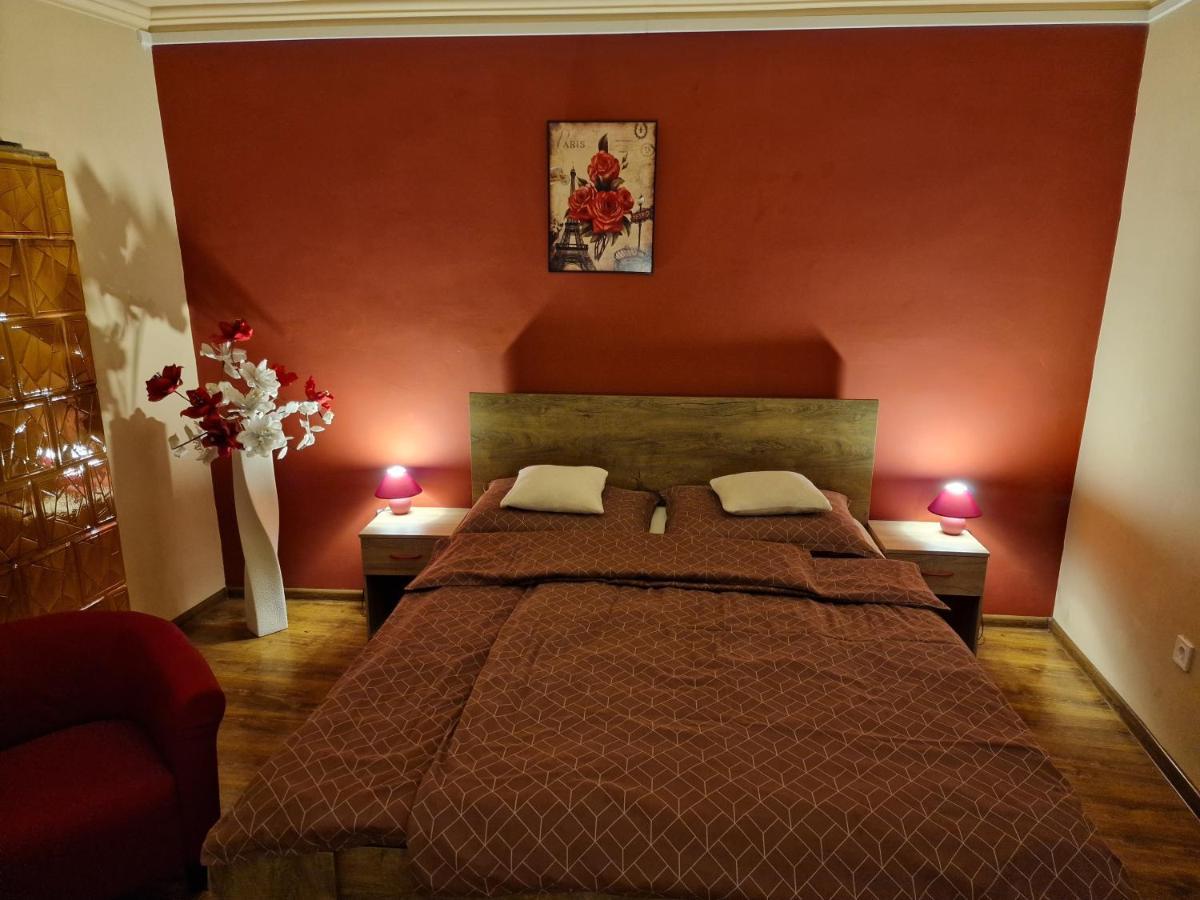 Matyas Apartman Tata Zewnętrze zdjęcie
